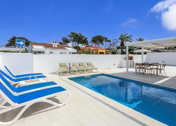 Feriehus Izarenar Cala Blanca (Menorca)